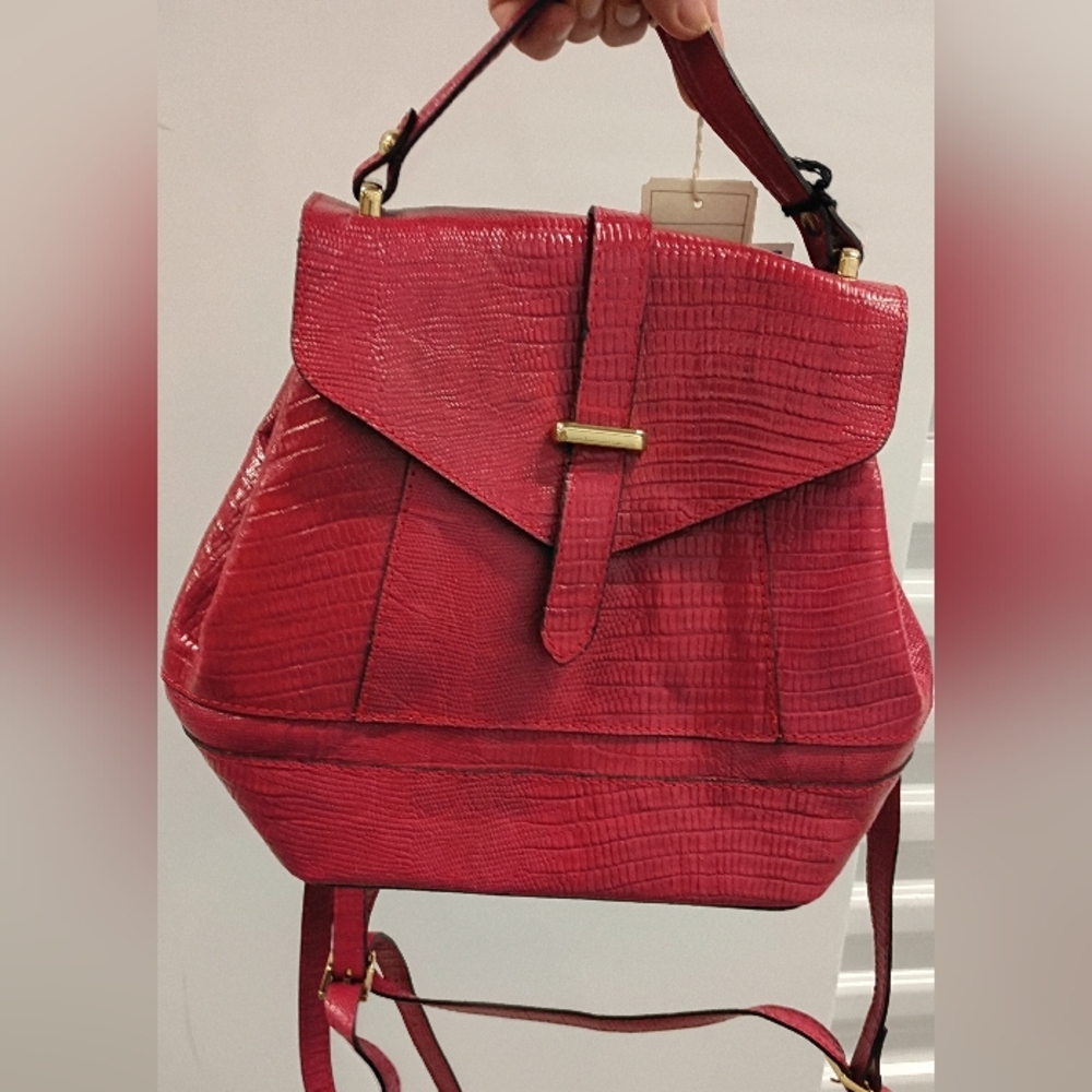 Crocodile-Embossed Convertible Purse/Backpack Divina Italy, Fuxia Pink